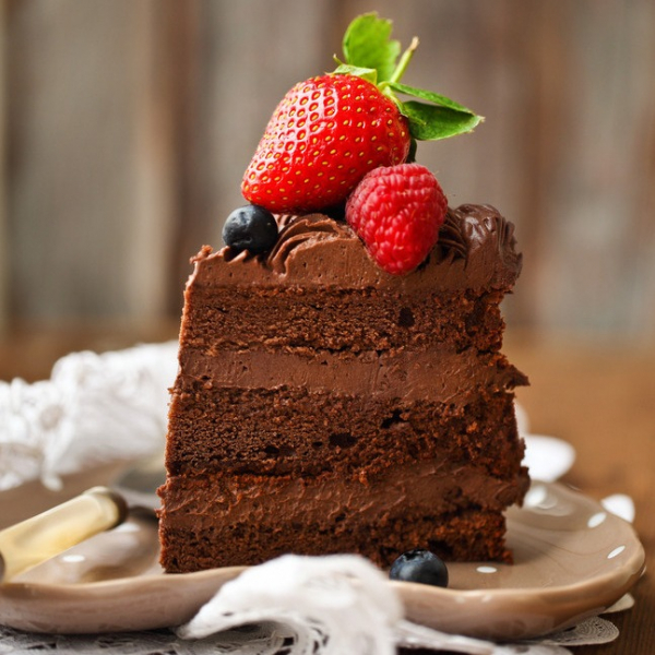 草莓巧克力切片蛋糕 草莓巧克力蛋糕,切片蛋糕,草莓巧克力切片蛋糕,下午茶甜點,甜點,巧克力蛋糕,草莓蛋糕,濃郁巧克力,新鮮草莓,蛋糕推薦