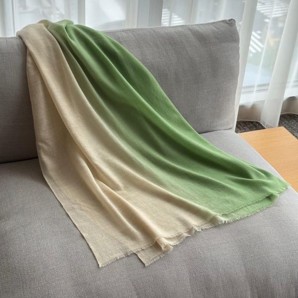抹茶拿鐵_手工純羊絨圍巾（現貨）（即將絕版） 手工純羊絨圍巾,cashmere,pashmina,scarf,鄭家純,川嵐工作室,圍巾,羊絨圍巾,羊毛圍巾,雞排妹,保暖,薄圍巾,寒流