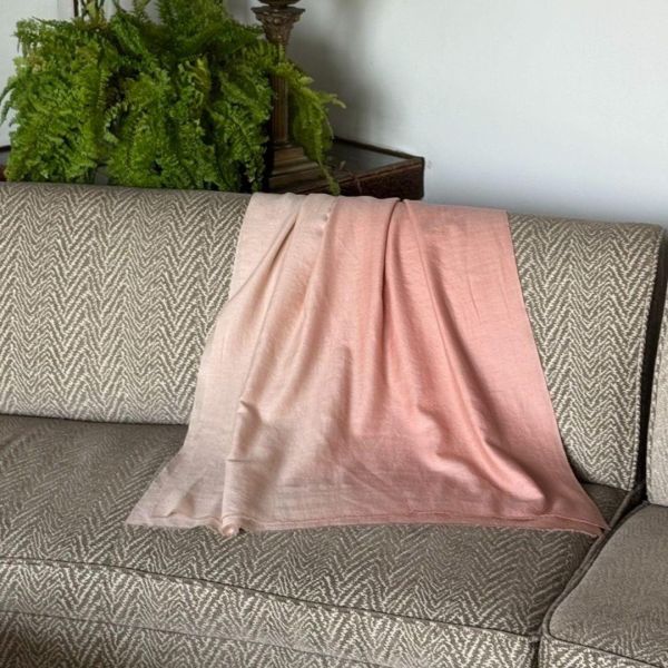 珊瑚粉_手工純羊絨圍巾(少量現貨) 手工純羊絨圍巾,cashmere,pashmina,scarf,鄭家純,川嵐工作室,圍巾,羊絨圍巾,羊毛圍巾,雞排妹,保暖,薄圍巾,寒流