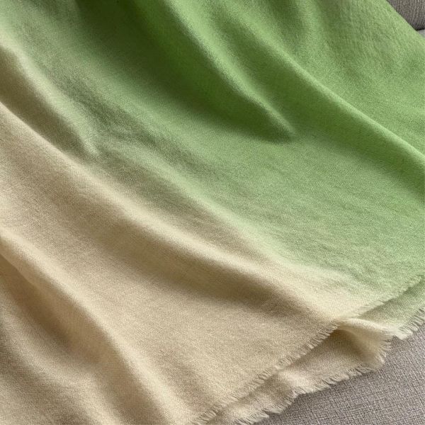 抹茶拿鐵_手工純羊絨圍巾（現貨）（即將絕版） 手工純羊絨圍巾,cashmere,pashmina,scarf,鄭家純,川嵐工作室,圍巾,羊絨圍巾,羊毛圍巾,雞排妹,保暖,薄圍巾,寒流