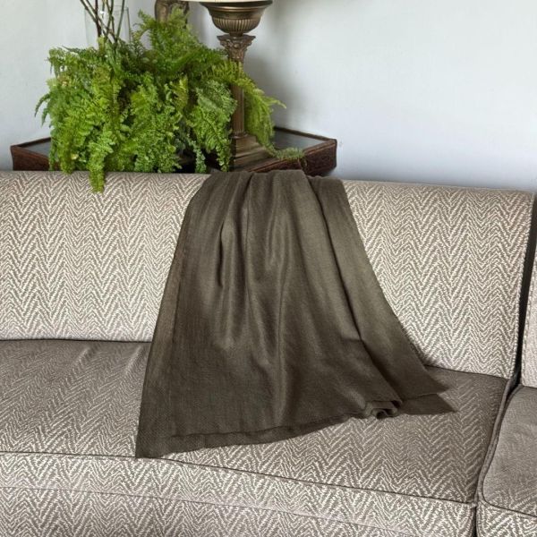 橄欖綠_手工純羊絨圍巾(少量現貨) 手工純羊絨圍巾,cashmere,pashmina,scarf,鄭家純,川嵐工作室,圍巾,羊絨圍巾,羊毛圍巾,雞排妹,保暖,薄圍巾,寒流