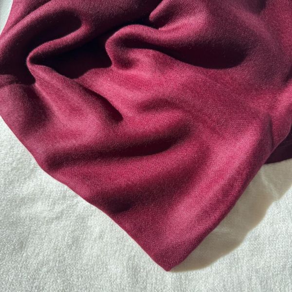 紅寶石_手工純羊絨圍巾（現貨） 手工純羊絨圍巾,cashmere,pashmina,scarf,鄭家純,川嵐工作室,圍巾,羊絨圍巾,羊毛圍巾,雞排妹,保暖,薄圍巾,寒流