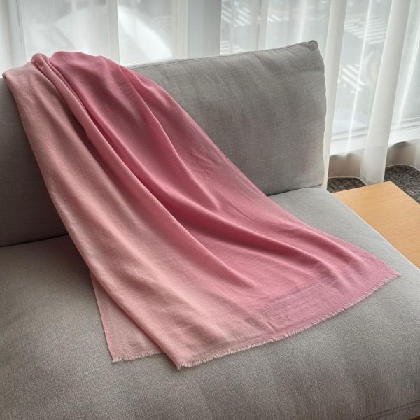 富貴牡丹_手工純羊絨圍巾（現貨） 手工純羊絨圍巾,cashmere,pashmina,scarf,鄭家純,川嵐工作室,圍巾,羊絨圍巾,羊毛圍巾,雞排妹,保暖,薄圍巾,寒流