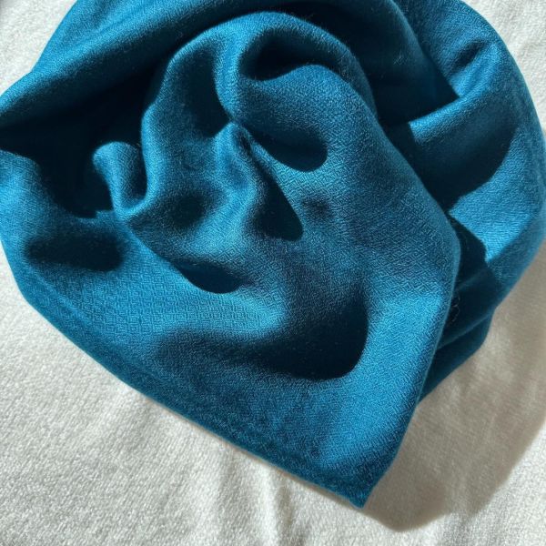 川嵐藍_手工純羊絨圍巾（現貨） 手工純羊絨圍巾,cashmere,pashmina,scarf,鄭家純,川嵐工作室,圍巾,羊絨圍巾,羊毛圍巾,雞排妹,保暖,薄圍巾,寒流