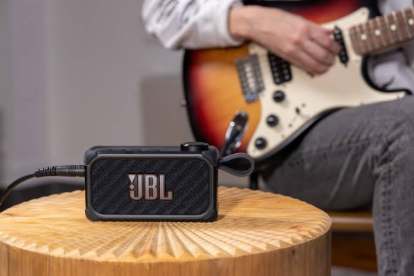 JBL BandBox Solo 便攜式音箱喇叭 / AI 即時分離歌聲與樂器 / 隨時練團 台灣公司貨 JBL BandBox Solo AI 便攜式音箱喇叭 / 即時分離歌聲與樂器 / 隨時練團 台灣公司貨