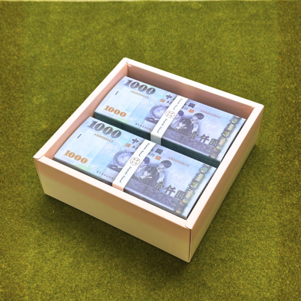 【馬上有錢】鈔票岩燒乳酪蛋糕禮盒 乳酪 蛋糕、乳酪 生日 蛋糕、台灣 推薦 伴 手 禮、台湾 伴 手 禮、台灣 的 伴 手 禮、伴 手禮、台灣 特色 伴 手 禮、台灣 伴 手 禮 推薦、中秋 節禮 盒、中秋送禮推薦、木匠 手 作 推薦