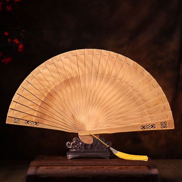 原木香 澳洲老山檀香扇 原木扇 摺扇 摺疊扇 檀香扇子 老山檀 手工打磨 雷射雕刻扇 木香扇  附流蘇 立架 原木擺設 開運送禮 家居擺件 玄關擺飾 中式風格裝飾 老山檀,檀香,澳洲老山,老山檀香,檀香扇,原木扇,扇子,摺疊扇,摺扇,古風扇子,古韻風扇子,手工扇,木頭扇子,木製扇,原木禮品,