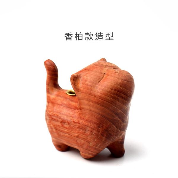 原木香【限量300組】招財貓香插 慵懶薰香組 貓咪 小貓 黃肉肖楠 百年香柏 Q版造型 套組 無黏香 線香 臥香 野生安汶沉香 新山老樹頭檀香 晚風茉莉 茉莉香 秘魯聖木 桌面小物 擺設 原木公仔 藝品 淨化 磁場 守財 招財 好人緣 招財貓香插,貓,貓咪,小貓,香插,黃肉肖楠,肖楠,越南肖楠,套組,無黏香,無拈香,茉莉,晚風茉莉,聖木,秘魯聖木,祕魯,安汶沉香,新山檀香,新山老樹頭,樹頭