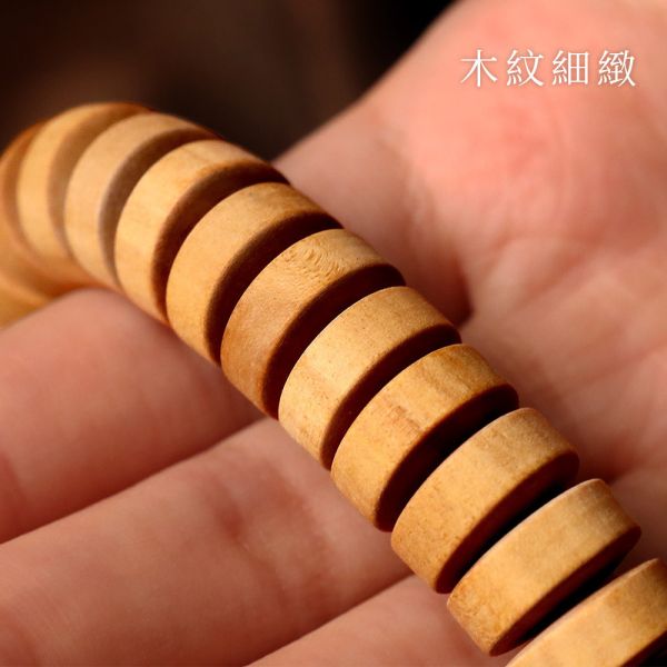 原木香 雪梨老山檀香片珠手串 5*12大款 / 5*10中款 / 4*7小款 手串 雪梨老山檀香 雪梨老山 一般款 花珠款 沉水款 贈養珠粉 香氣濃郁 經典檀香 甘醇奶香 檀香 似印度老山 手串 招財 避邪 開運 結緣 避邪 平安 緬甸降真,片珠,手串,緬甸小葉降真,小葉,降真,降香,降真手串,佛珠,念珠,108,小葉降真,緬甸,擋煞,除穢,開運,辟邪,避邪