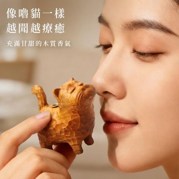 原木香【限量300組】招財貓香插 慵懶薰香組 貓咪 小貓 黃肉肖楠 Q版造型 套組 無黏香 線香 臥香 野生安汶沉香 新山老樹頭檀香 晚風茉莉 茉莉香 秘魯聖木 桌面小物 擺設 原木公仔 藝品 淨化 磁場 守財 招財 好人緣 招財貓香插,貓,貓咪,小貓,香插,黃肉肖楠,肖楠,越南肖楠,套組,無黏香,無拈香,茉莉,晚風茉莉,聖木,秘魯聖木,祕魯,安汶沉香,新山檀香,新山老樹頭,樹頭