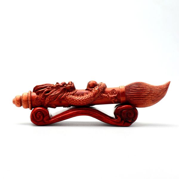 限量300枝 售完不補 百年香柏盤龍文昌筆 百年香柏 甘甜果香 蟠龍文昌筆 蟠龍 盤龍 大筆生財 金榜題名 強化磁場 避邪擋煞 招財 升官發財 百年香柏盤龍文昌筆,原木文昌筆,老料香柏,招財文昌,助學業,事業運,書房擺設,限量收藏,送禮推薦,天然原木,果香木質,絕版老料,百年香柏