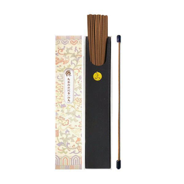 原木香 馬來西亞沉香臥香 線香 (30克/約75柱) 精緻臥香盒 無助燃劑 不燙手 SGS檢驗合格 純天然 原木磨粉 天然香 環保香 室內薰香 禪修 靜坐 打坐 冥想 祭祀 禮佛 供佛 品茗 香道 淨化空氣 淨化磁場 減輕焦慮 放鬆 舒壓 療癒 安神定心 助眠 開運 祈福 保平安 臥香 線香 沉香 馬來西亞沉香 原木 馬來西亞 天然 野生沉香 臥香座