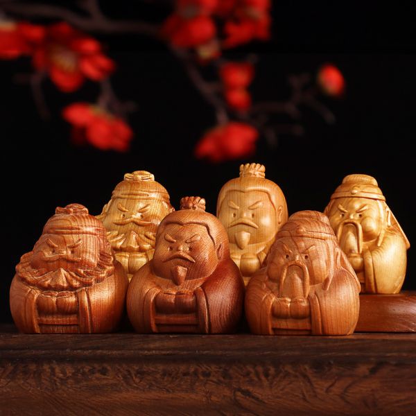 原木香 百年香柏 古崖柏 雕刻藝品 三國志 劉備 張飛 關羽 Q版造型 桃園三結義 避邪 手把件 原木藝品 桌面小物 擺飾 擺件 可愛藝品 送禮 崖柏,古崖柏,香柏,百年香柏,龍柏,雕刻藝品,關羽,劉備,張飛,雲長,玄德,翼德,三國,三國志,桃園三結義,守護神,擺件,桌面小物,手把件,原木藝品