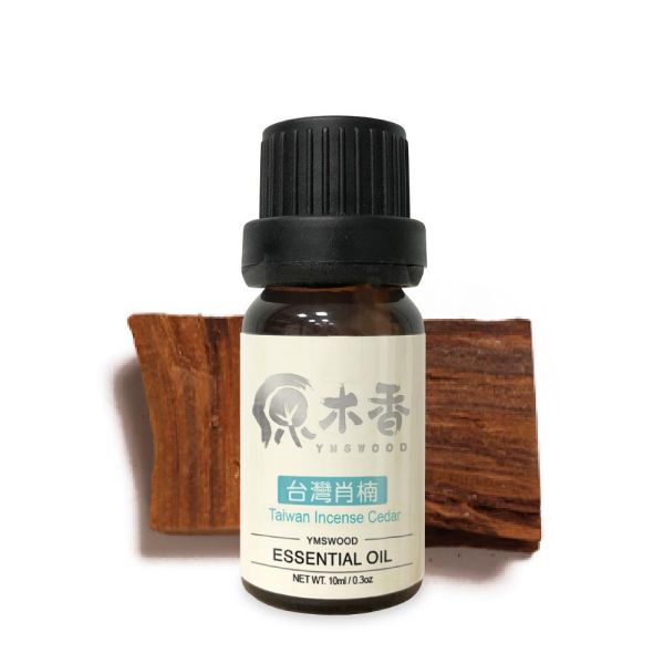 原木香台灣肖楠精油 (3-10ml/瓶)香氣濃郁渾厚霸道 精油香氣超出原木十倍濃 安定感與威壓感兼具的台灣國寶 產地台灣 肖楠 梢楠 木質調 大地氣息 COA認證 單方精油 純精油 純天然 薰香 擴香 泡澡 調和 調香 居家芳香 除臭 除異味 淨化空氣 安定情緒 舒緩身心 消除疲勞 解壓 舒壓 放鬆 療癒 心靈平和 