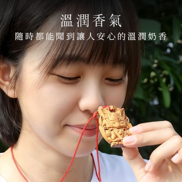 原木香 九尾狐佛牌(花冠靈狐/守護靈狐) 澳洲老山檀香 老山檀 靈狐佛牌 雕刻藝品 佛牌 招桃花 愛情運 招財 財運 防小人 避邪 送禮 澳洲老山檀香,老山檀,澳洲,檀香,佛牌,九尾狐,靈狐,花冠靈狐,守護靈狐,狐狸,吊飾,項鍊,掛墜