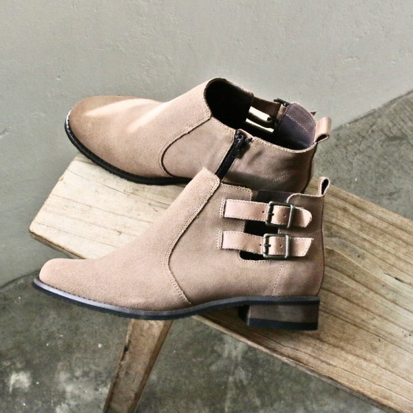 【現貨】寬腳版OK！防潑水雙扣異素材拼接靴 