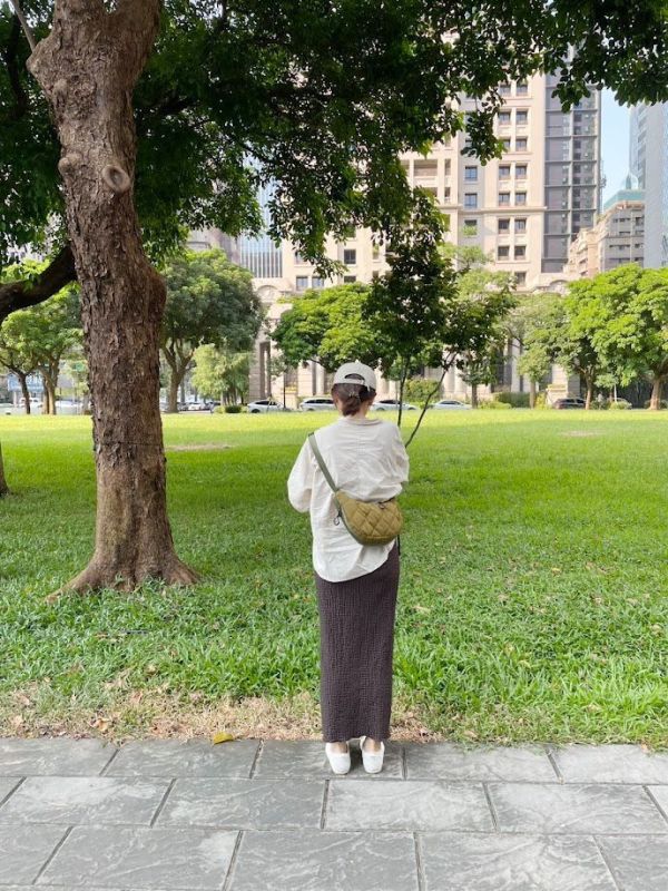 【現貨】不分性別尼龍斜肩背包-芥黃色菱格紋 