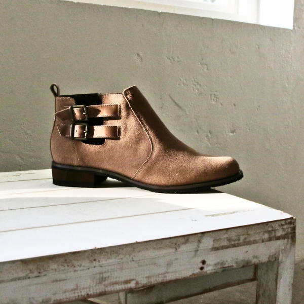 【現貨】寬腳版OK！防潑水雙扣異素材拼接靴 