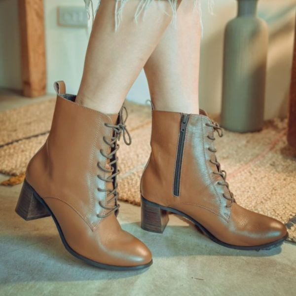 【試穿鞋福利】方中帶尖！顯腳小綁帶中筒靴 