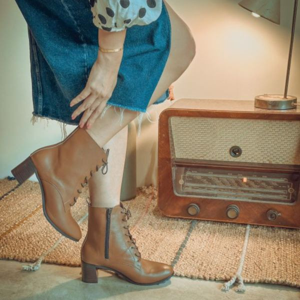 【試穿鞋福利】方中帶尖！顯腳小綁帶中筒靴 