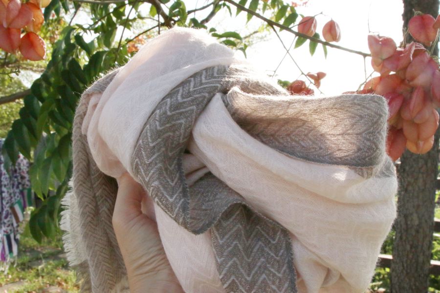 【現貨】喀什米爾胎羊毛雙色拼接薄圍巾/披肩 