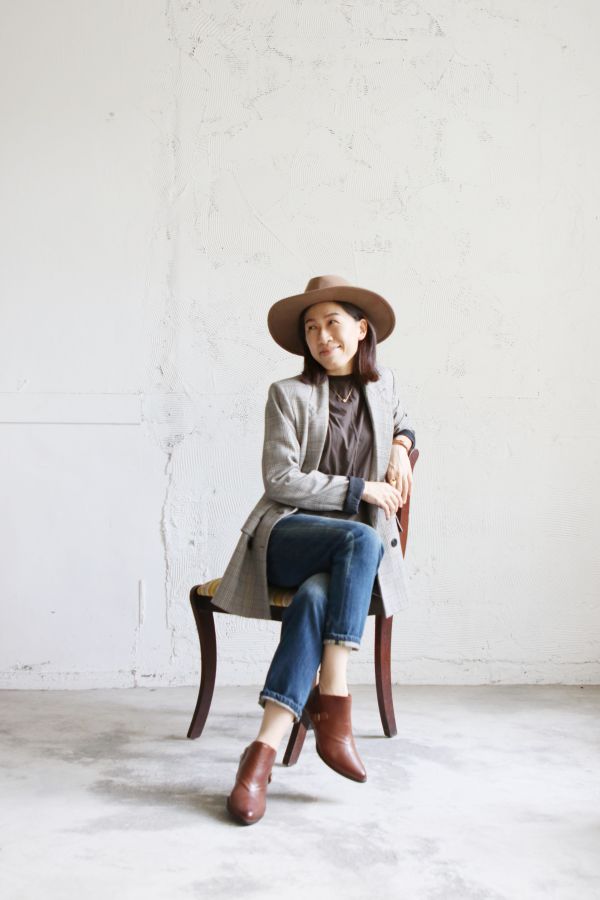 【現貨】【最後一雙】世界系列｜手工擦色修飾腿部V口造型短靴 