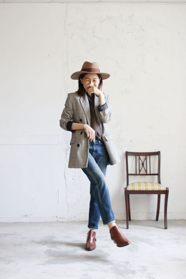 【現貨】【最後一雙】世界系列｜手工擦色修飾腿部V口造型短靴 