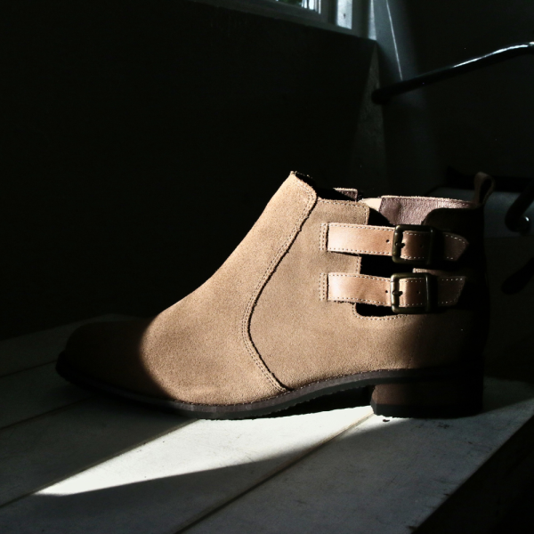 【現貨】寬腳版OK！防潑水雙扣異素材拼接靴 