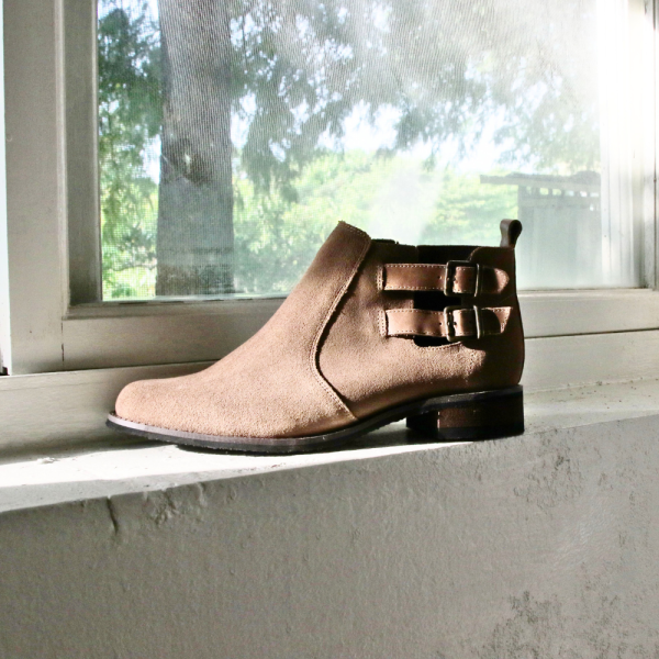 【現貨】寬腳版OK！防潑水雙扣異素材拼接靴 