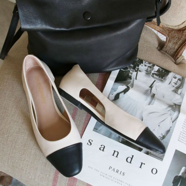 【現貨】 世界系列_優雅感拼接鏤空方頭便鞋 