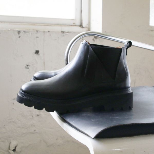 【現貨】世界系列｜小方頭厚底鬆緊帶靴 