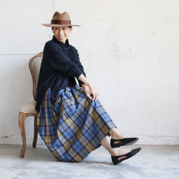 【現貨】 世界系列_優雅感拼接鏤空方頭便鞋 