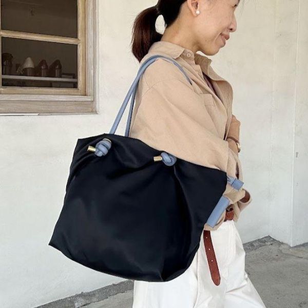 【現貨】皮革拼接輕量尼龍M水餃包 