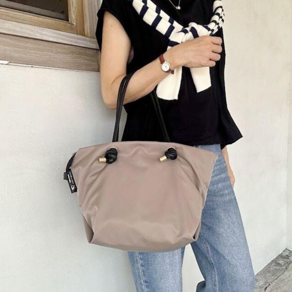 【現貨】皮革拼接輕量尼龍M水餃包 