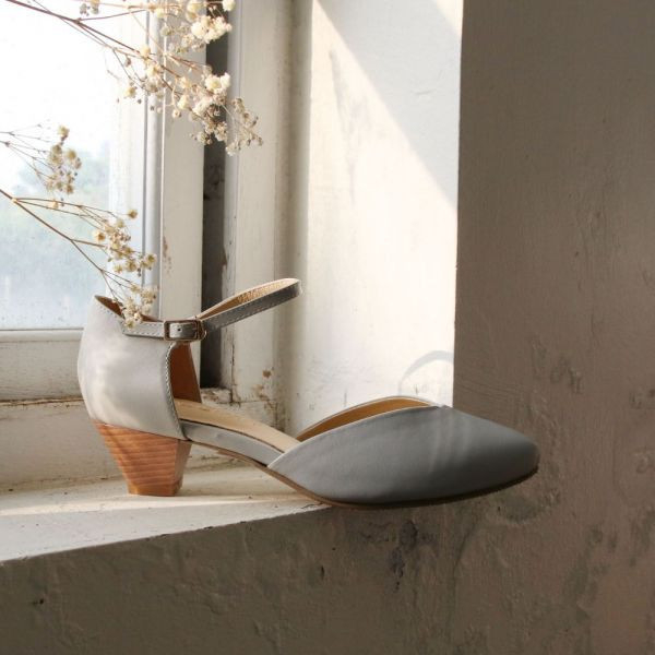 【現貨】鬱金香中空跟涼鞋 