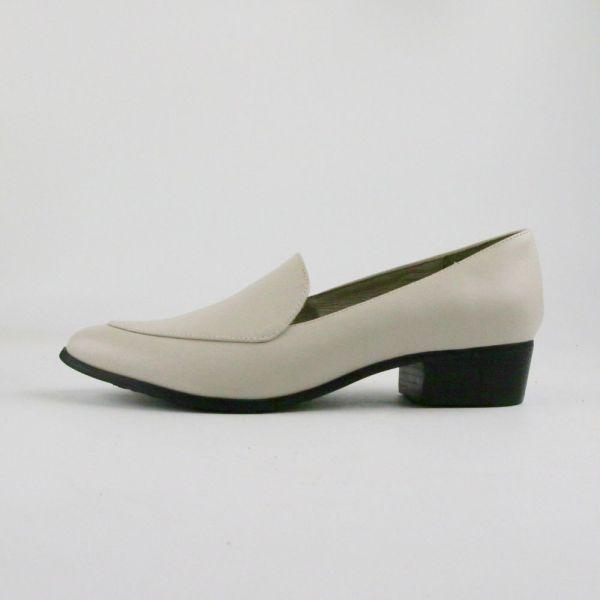 【現貨】【特殊色_米白】外尖內圓素面俐落樂福鞋 