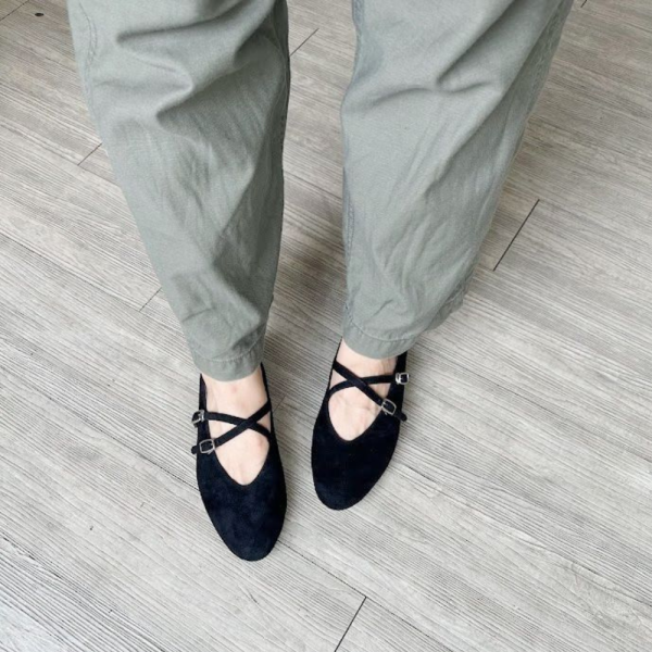 【現貨】小腳效果細緻羊絨交叉帶瑪莉珍 