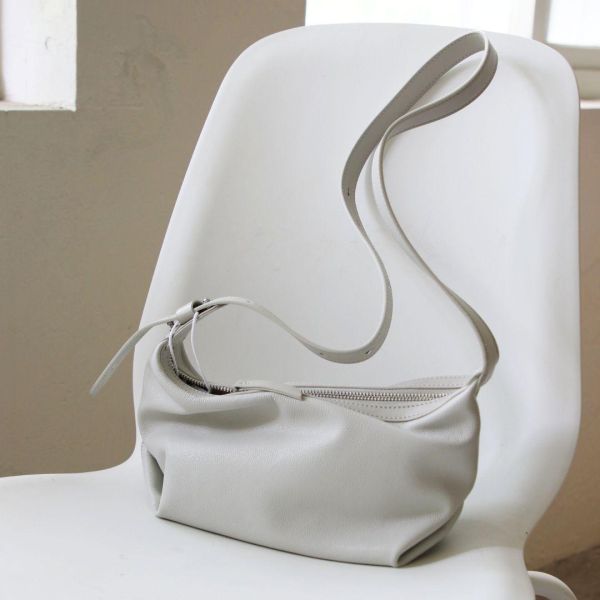 【限量3個現貨】質感灰白皮革雲朵包 