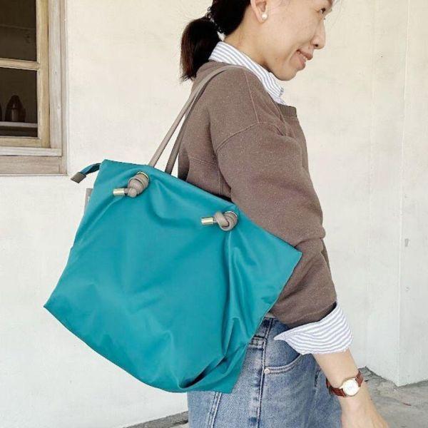 【現貨】皮革拼接輕量尼龍M水餃包 