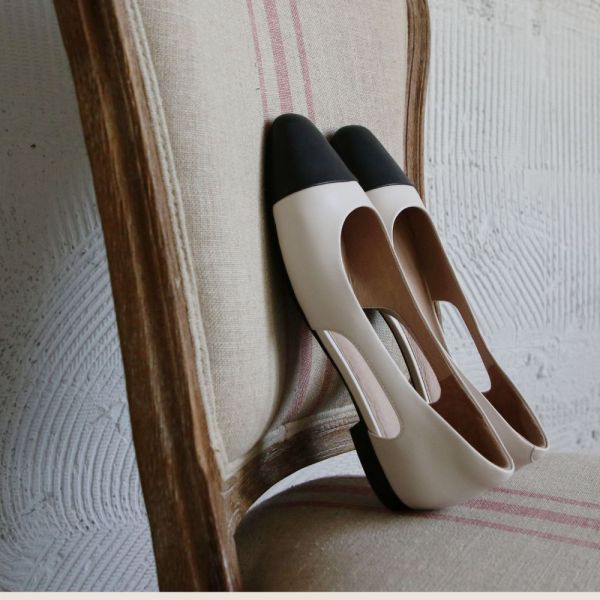 【現貨】 世界系列_優雅感拼接鏤空方頭便鞋 