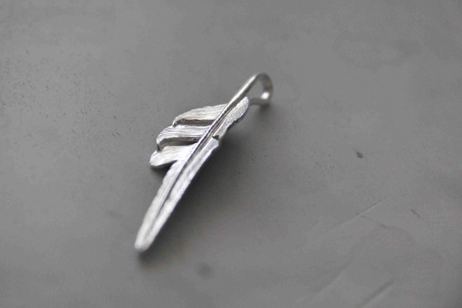 KinG Smith - 風切中羽/右向/現貨 KinG Smith,handmade,silver,雷鳥,銀羽,風切羽,銀菊,先金,點金,綠松石,風野鷲,鷹爪,訂製,印地安銀飾,台南逛街,,mr old,銀器,navajo