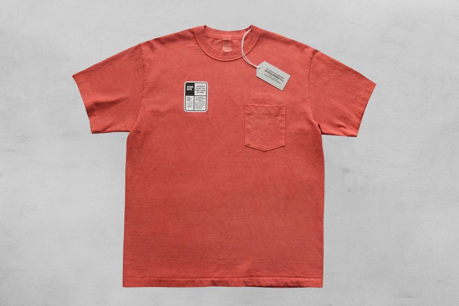 SURE'S POCKET TEE (CHILI) 男生夏天短t,日本製吸汗耐穿短t,名古屋,獨立服裝廠,白t,圓筒衣身,不易變形短t,丹寧,Pigment Dye染,