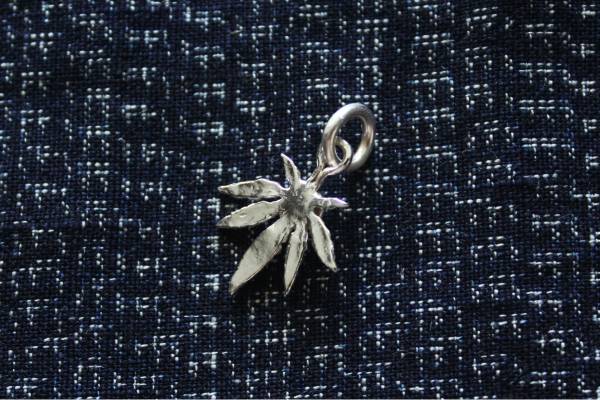 KinG Smith - 小麻葉點銀菊(訂製) 小麻葉,墜飾,點銀菊,King smith,handmade,手作,indian,jewellery,leather craft,silver,雷鳥,銀羽,風切羽,銀菊,點金,訂製,印地安銀飾,台南,老派,mr old