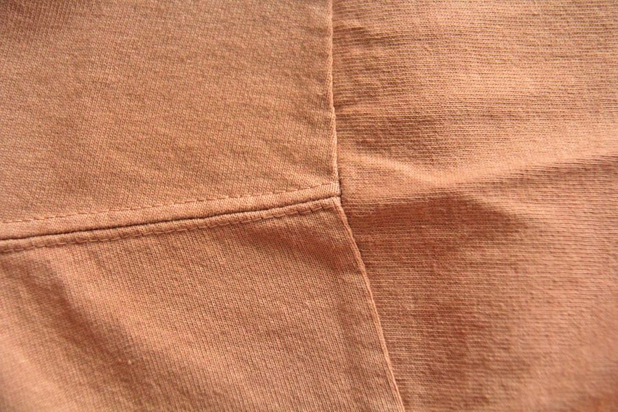 SURE'S POCKET TEE (RAW SIENNA) 日本製,名古屋,獨立服裝廠,白t,圓筒衣身,不易變形短t,丹寧,Pigment Dye染,