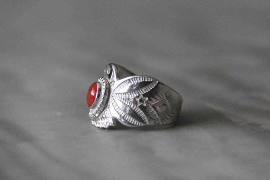 KinG Smith -納瓦荷雷鳥戒/銀繩紅珊瑚/現貨 