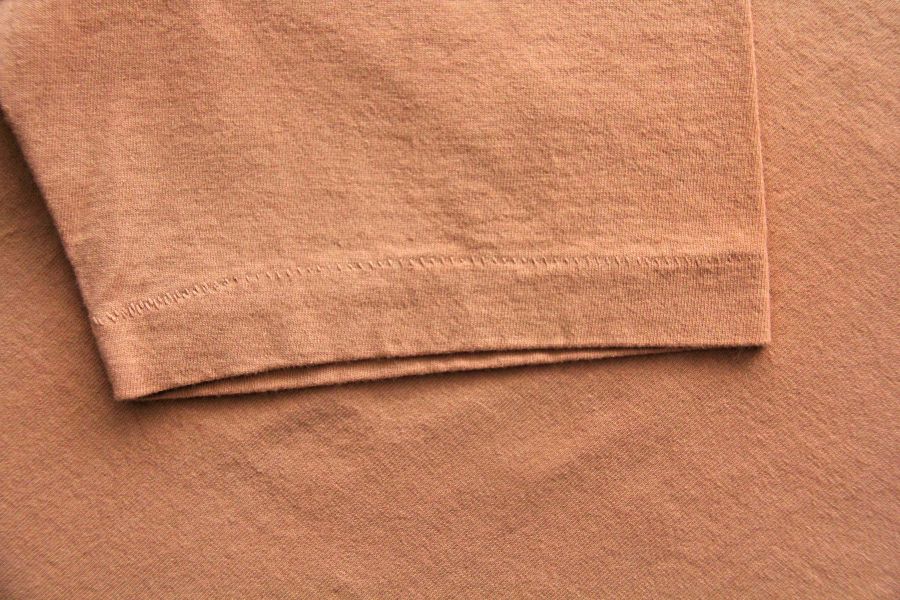 SURE'S POCKET TEE (RAW SIENNA) 日本製,名古屋,獨立服裝廠,白t,圓筒衣身,不易變形短t,丹寧,Pigment Dye染,