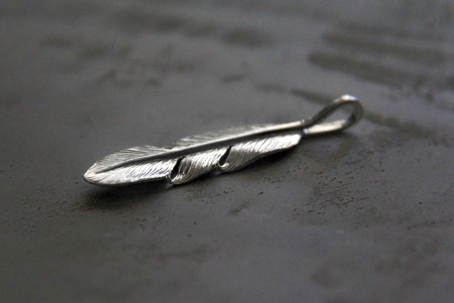 KinG Smith - 純銀中羽(左向)-現貨 KinG Smith,handmade,silver,雷鳥,銀羽,風切羽,銀菊,先金,點金,綠松石,風野鷲,鷹爪,訂製,印地安銀飾,台南逛街,,mr old,銀器,navajo