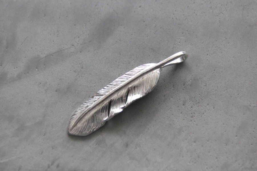 KinG Smith - 純銀右向中羽/現貨 KinG Smith,handmade,silver,雷鳥,銀羽,風切羽,銀菊,先金,點金,綠松石,風野鷲,鷹爪,訂製,印地安銀飾,台南逛街,,mr old,銀器,navajo