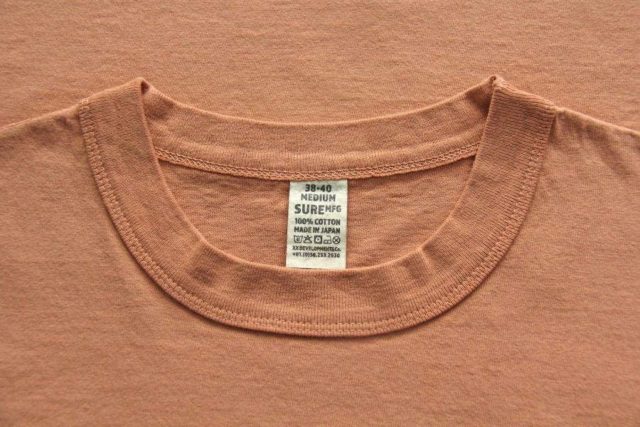 SURE'S POCKET TEE (RAW SIENNA) 日本製,名古屋,獨立服裝廠,白t,圓筒衣身,不易變形短t,丹寧,Pigment Dye染,