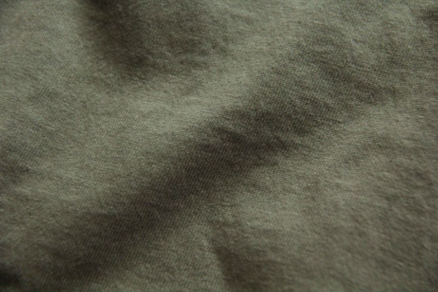 SURE'S POCKET TEE (OLIVE) 日本製,名古屋,獨立服裝廠,白t,圓筒衣身,不易變形短t,丹寧,Pigment Dye染,台南 逛街,男性 穿搭,夏天 男 短t,